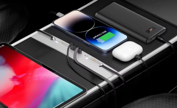 Highland USB Hub - My Tesla Accessories Interior Accessories 