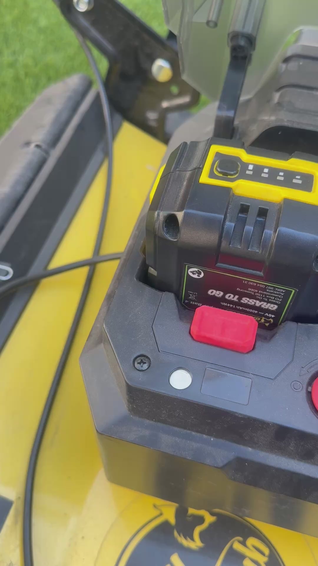 Garland 602W Battery Artificial Lawn Sweeper | 800W 40V Premium Synthetic Turf Brush Australia