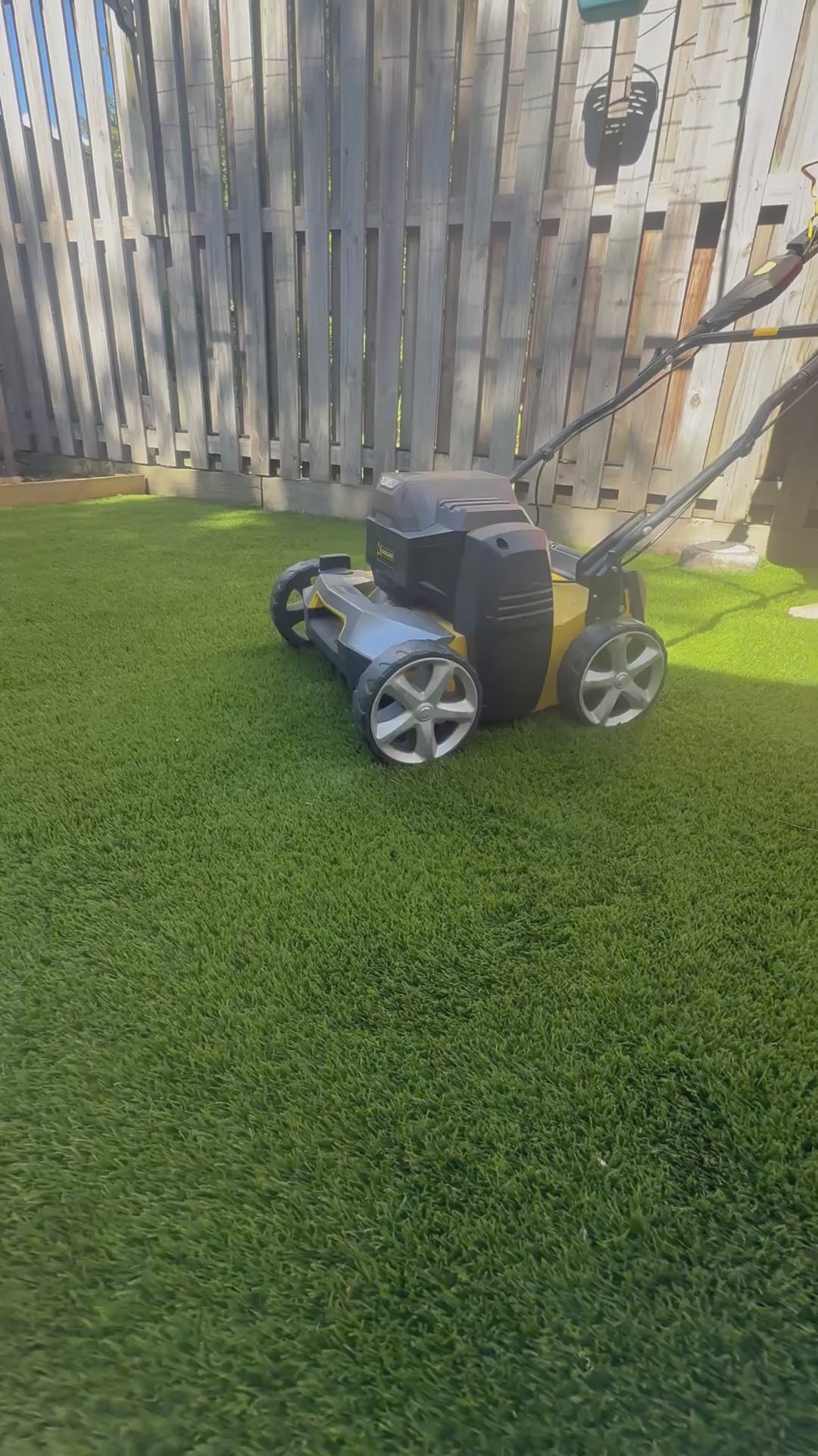 Moving Garland 602W Artifical Lawn Sweeper